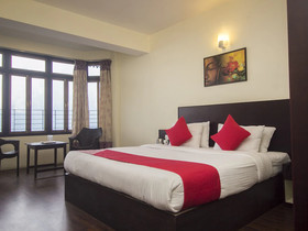 Taktse Continental by OYO Rooms