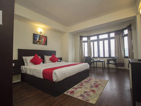 Taktse Continental by OYO Rooms