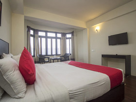 Taktse Continental by OYO Rooms