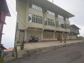 Taktse Continental by OYO Rooms