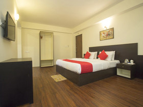 Taktse Continental by OYO Rooms