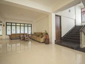 Taktse Continental by OYO Rooms