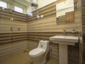 Taktse Continental by OYO Rooms