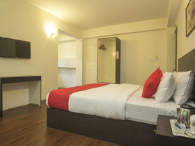 Taktse Continental by OYO Rooms
