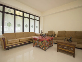 Taktse Continental by OYO Rooms