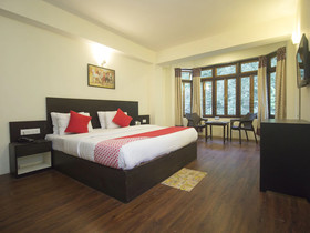 Taktse Continental by OYO Rooms