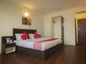 Taktse Continental by OYO Rooms