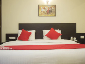 Taktse Continental by OYO Rooms