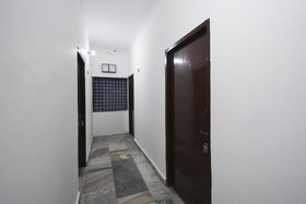 Rishi Guest House by OYO Rooms