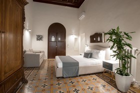 Terrace Pantheon Relais