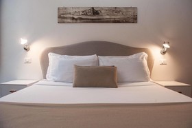 Terrace Pantheon Relais