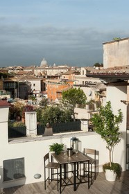 Terrace Pantheon Relais