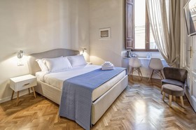 Terrace Pantheon Relais