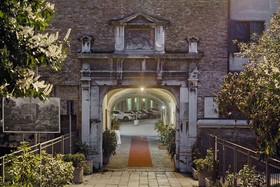 Porta Altinia Suites