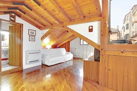 Duplex Santi Apostoli