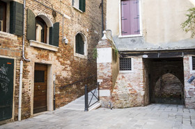 Rialto Corte dei Sansoni Canal View