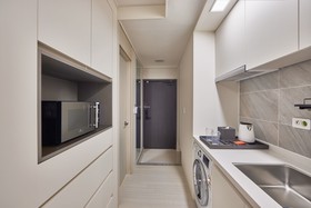 Shiftdoor Residence Hari