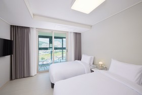 Shiftdoor Residence Hari