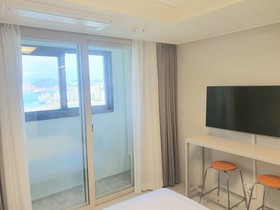 Shiftdoor Residence Hari