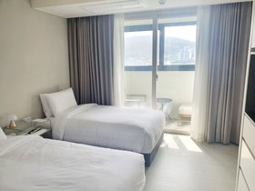 Shiftdoor Residence Hari