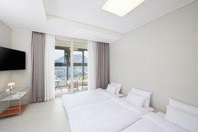 Shiftdoor Residence Hari