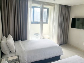 Shiftdoor Residence Hari