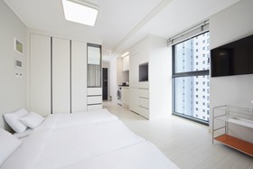 Shiftdoor Residence Hari