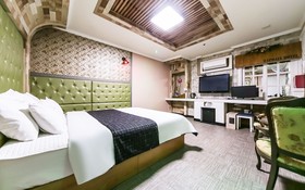 Raphael Hotel