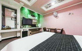 Raphael Hotel