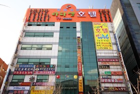 Raphael Hotel
