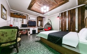 Raphael Hotel