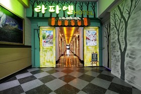 Raphael Hotel