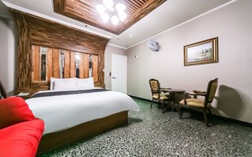 Raphael Hotel