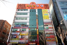 Raphael Hotel