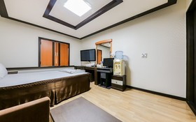 The Wall Hotel