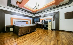 The Wall Hotel