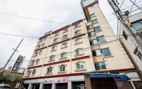 The Wall Hotel