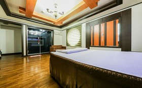 The Wall Hotel