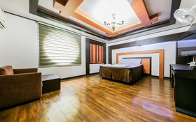 The Wall Hotel