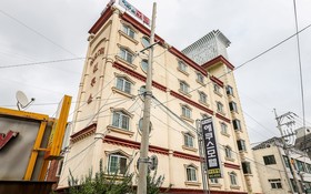The Wall Hotel