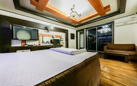 The Wall Hotel