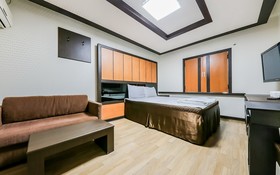 The Wall Hotel