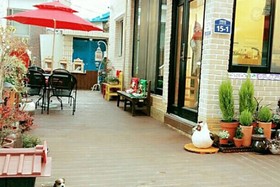 Jeonju Poet & Zzamong Guesthouse