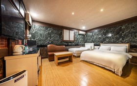 Sadang Charis Hotel