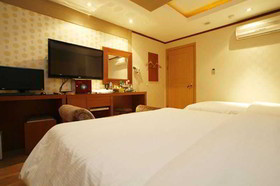 Two Be In Tourist Hotel