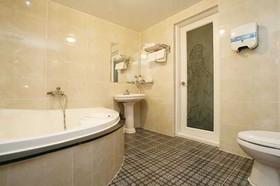 Two Be In Tourist Hotel