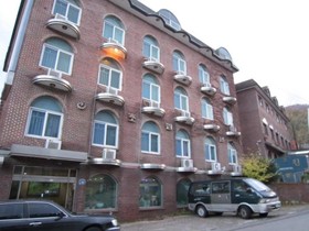 Goodstay Chowon Resortel