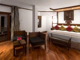 Royal Palms Beach Hotel