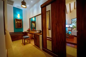 Royal Palms Beach Hotel