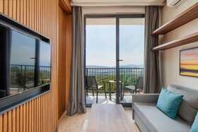 Bayview Hills Luxury Residences